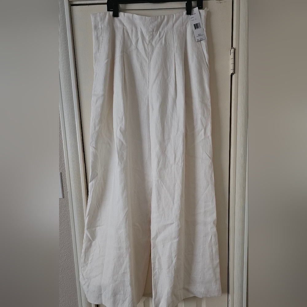 Wide leg linen pants. Never worn. White size 12